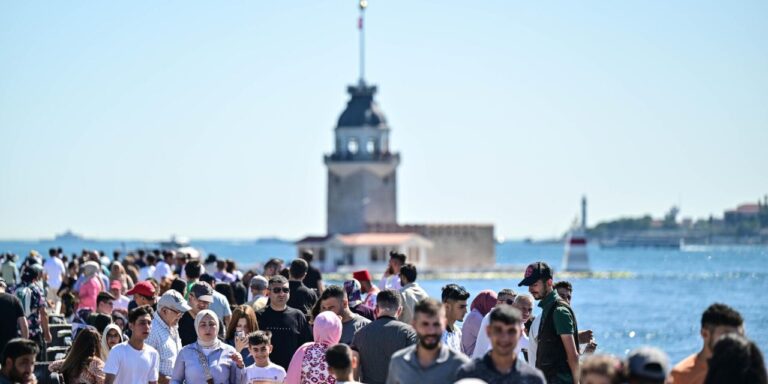 dunyanin-en-mutlu-20-sehri-aciklandi-turkiye-yine-sasirtmadi-ep9q3Y28.jpg